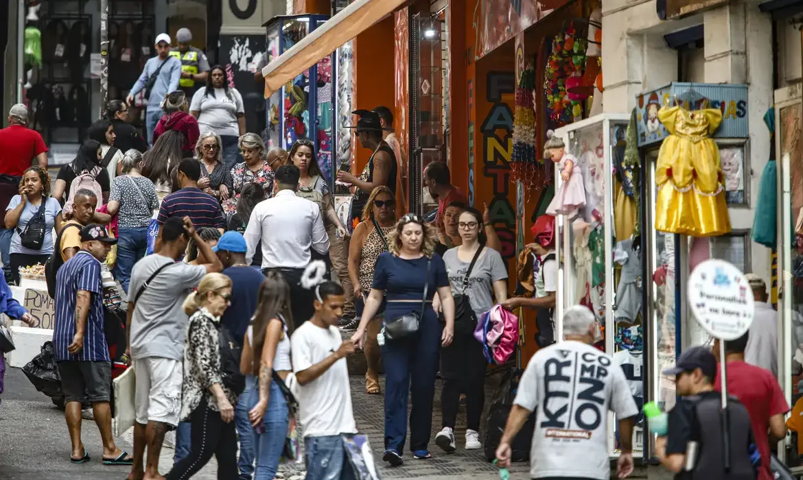 Consumo das famílias cresce abaixo da renda, segundo Itaú. Foto: Paulo Pinto/Agência Brasil