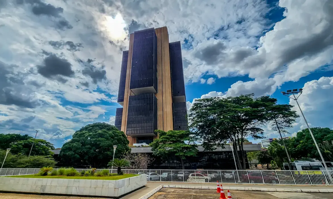 Mercado financeiro eleva projeção da inflação e vê Selic em queda lenta diante de incertezas. Foto: Rafa Neddermeyer/Agência Brasil