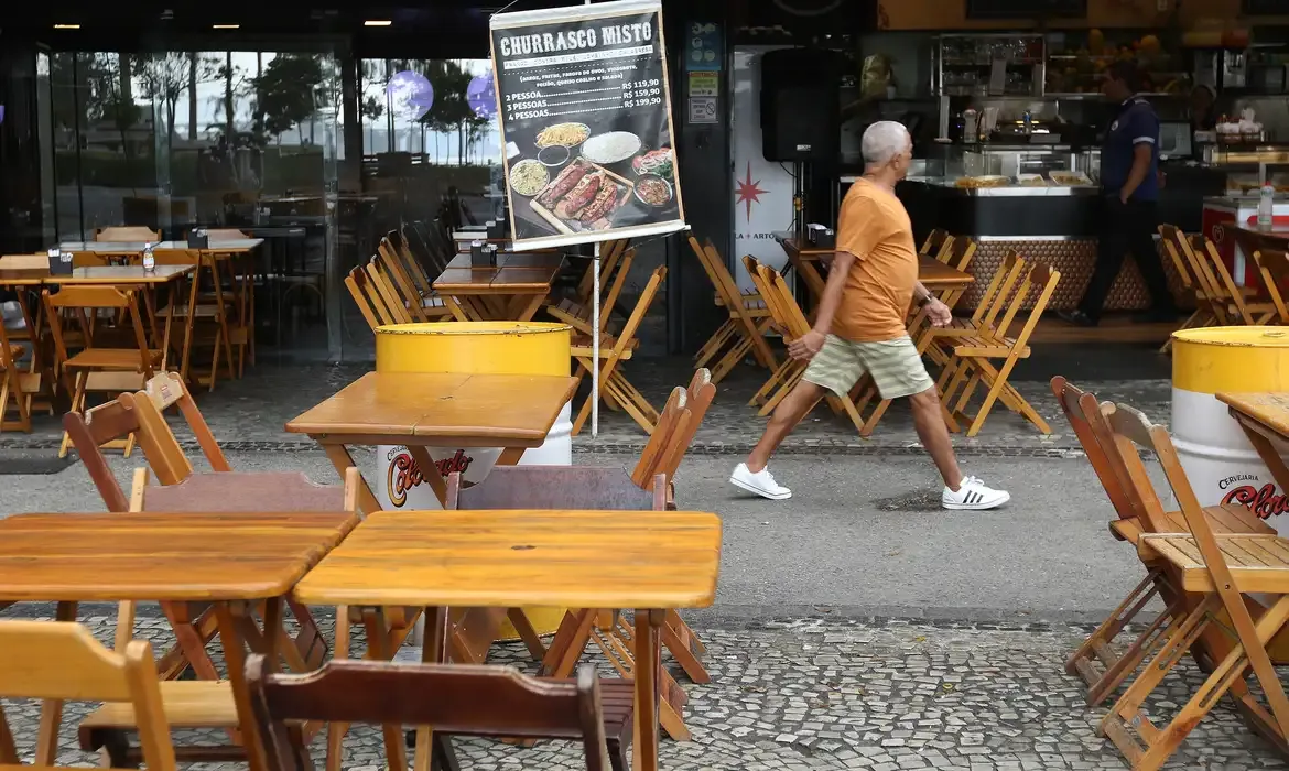 Levantamento da Abrasel aponta que 44% dos comerciantes se consideram pouco preparados para a Reforma Tributária. Foto: Tânia Rêgo/Agência Brasil