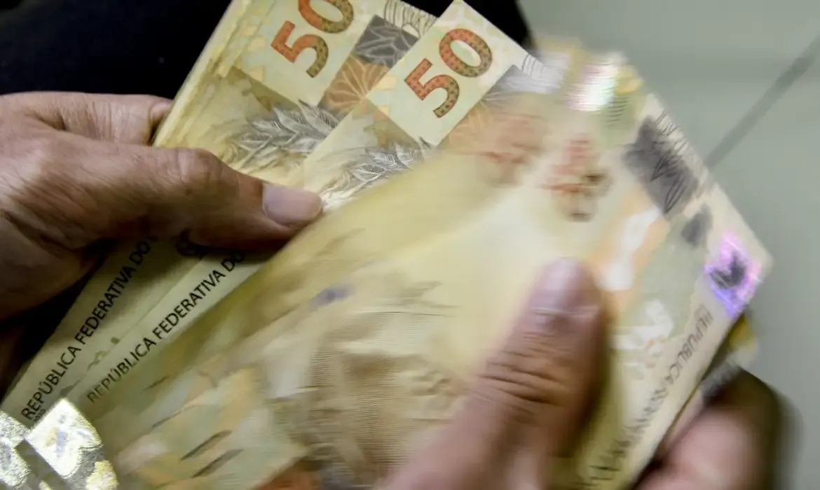 Juros elevados podem retirar até 52% do crescimento do PIB em 2026